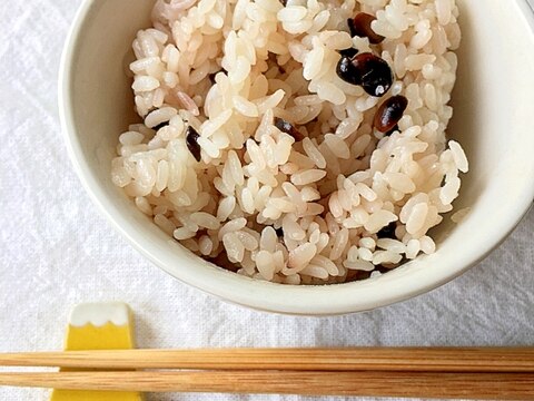 マメに食べよう！カラダ喜ぶ♡黒千石大豆ごはん